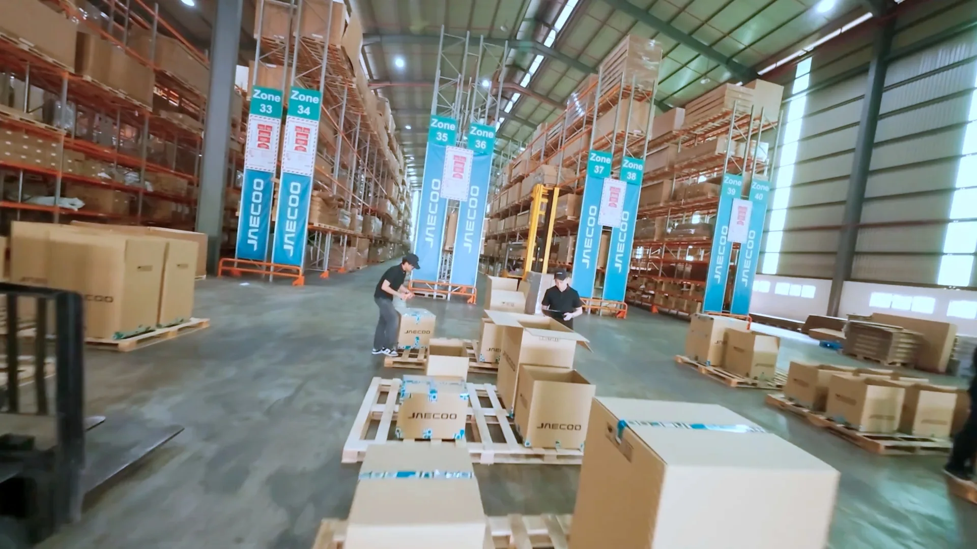  OMODA | JAECOO spare parts warehouse. 
