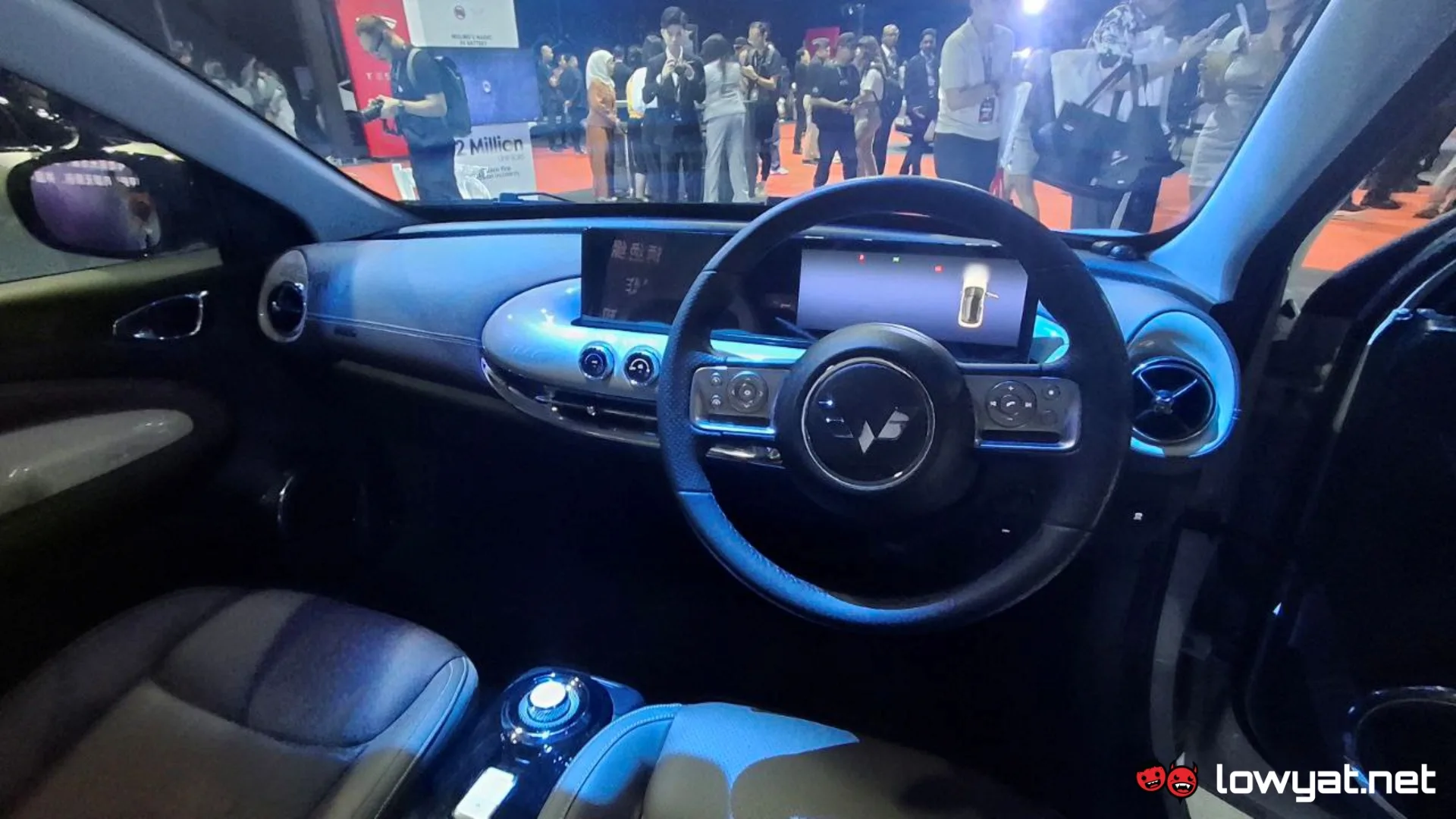 the interior with the floating infotainment