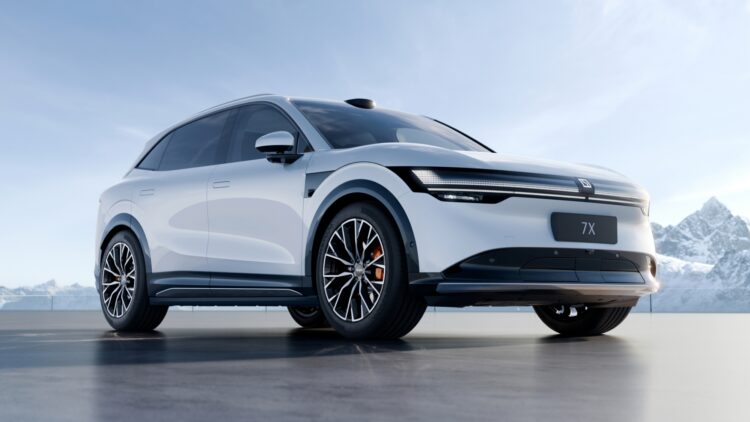 The Zeekr 7X front view