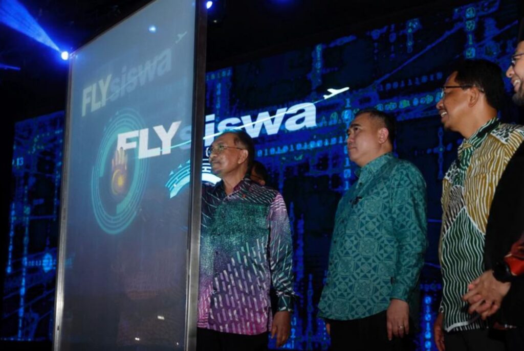 govt mulls flysiswa to include land transport peninsular msia