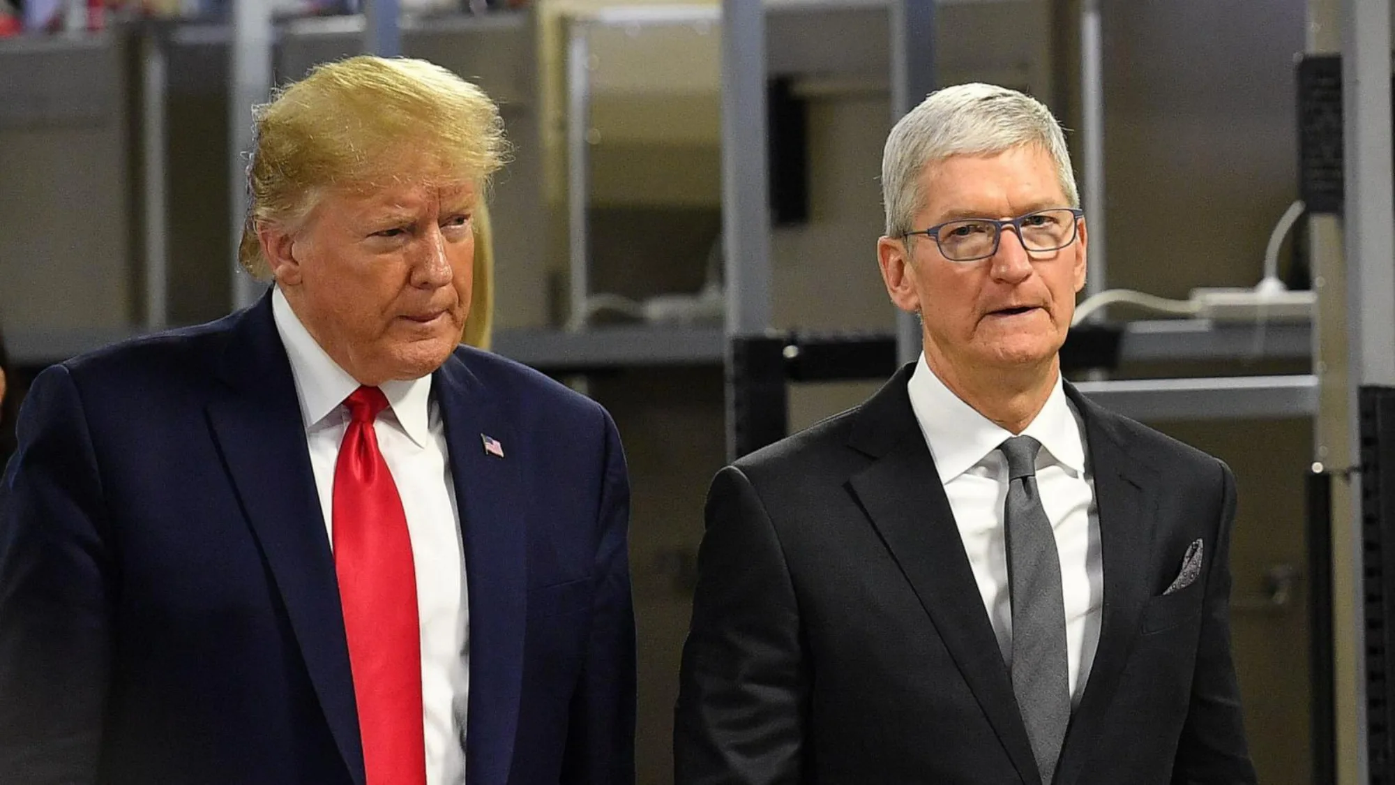 trump threatens apple with tariff on iphones not made in US