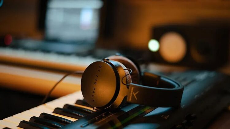 Beyerdynamic-DT700-Pro-X-1