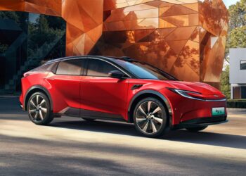 Toyota bZ5 debuts in China