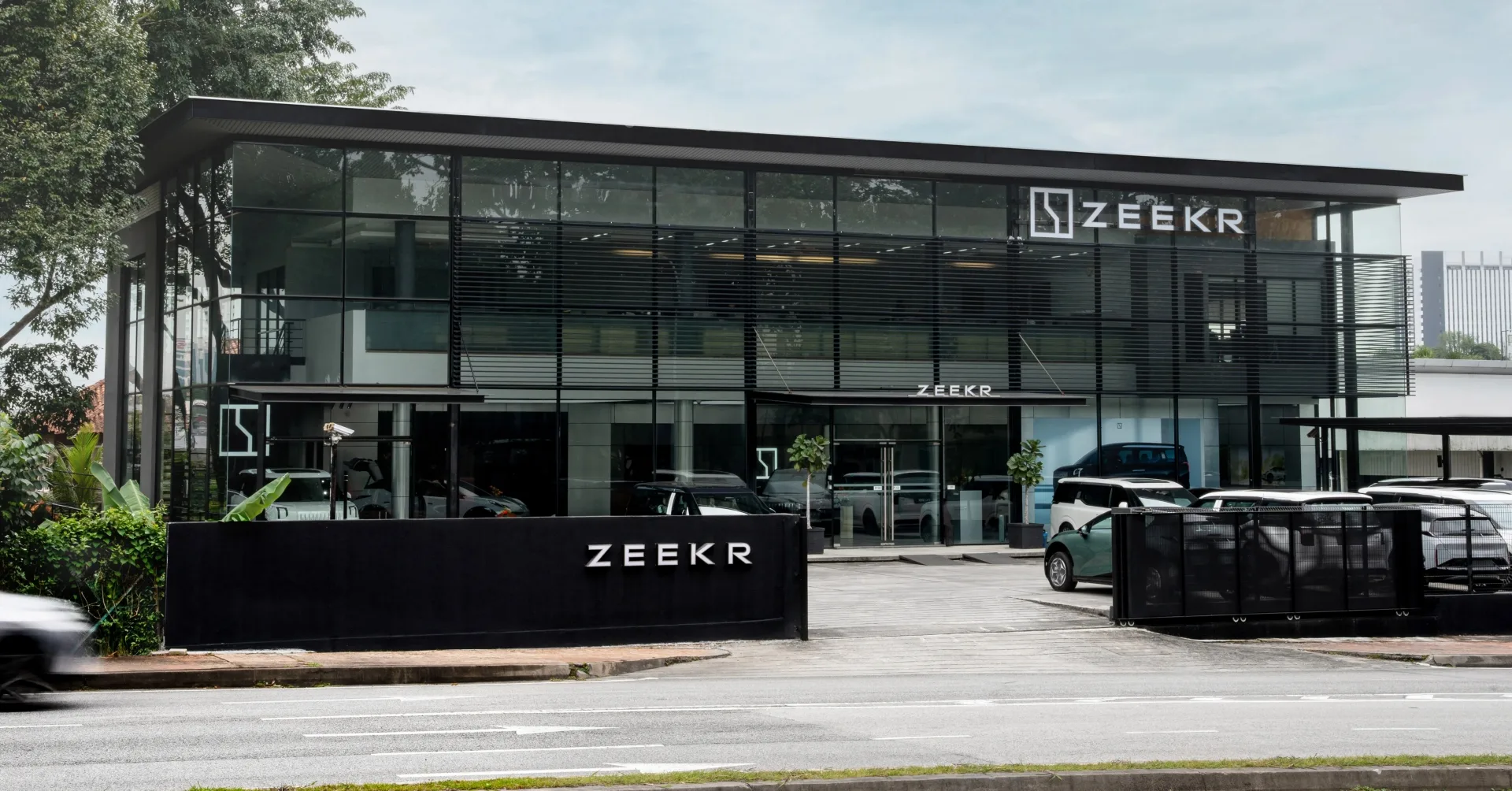 Zeekr PJ Showroom