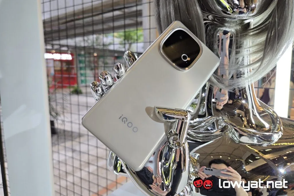 iQOO Neo 10 back