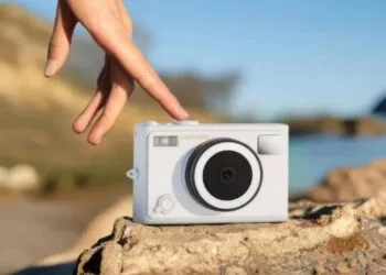 lenovo debuts c55 digital camera china