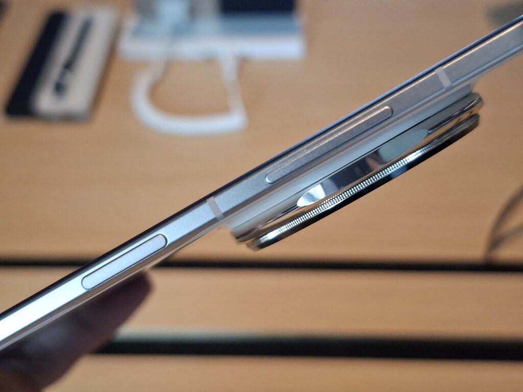 HONOR Magic V5