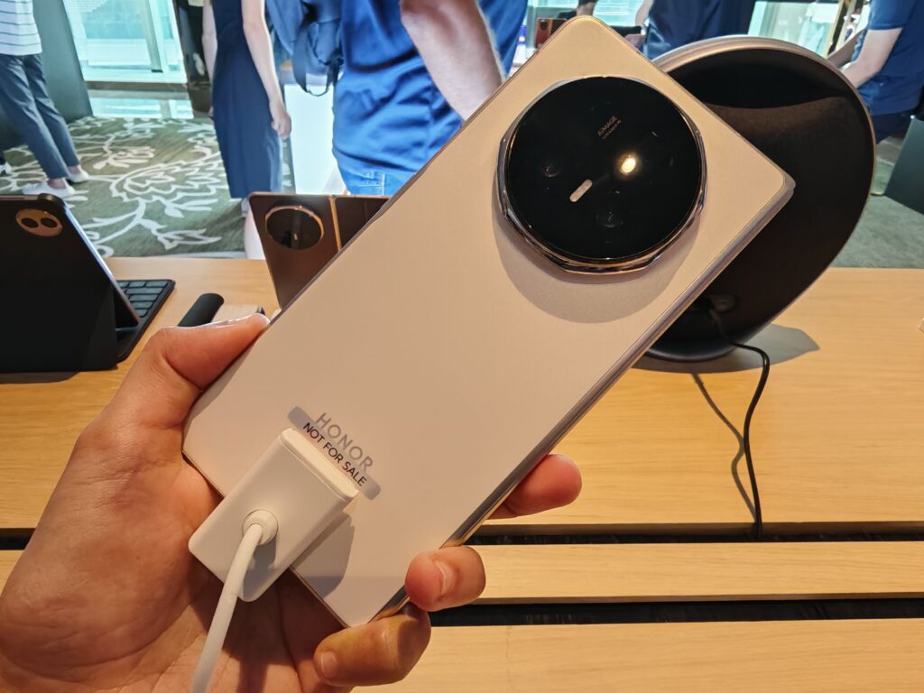HONOR Magic V5