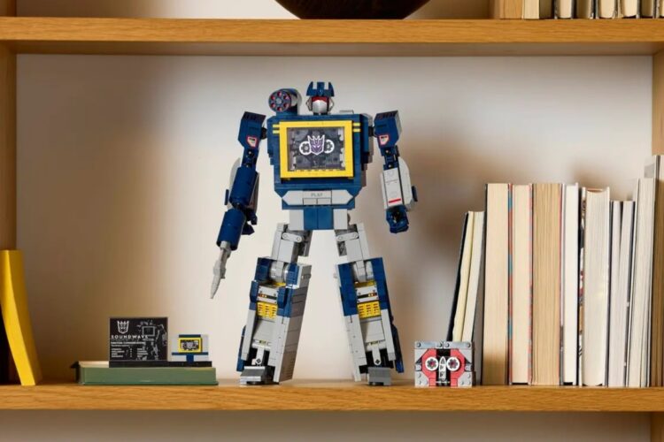 LEGO Transformers Soundwave