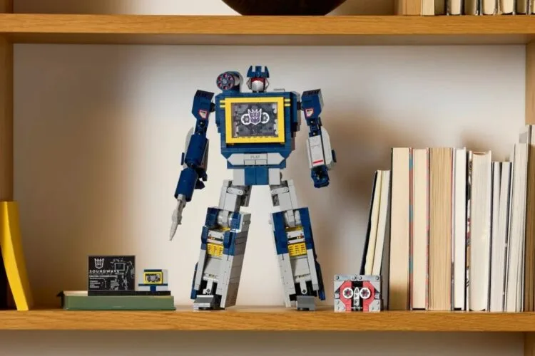 LEGO Transformers Soundwave