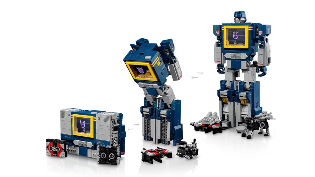 LEGO Transformers Soundwave transformation