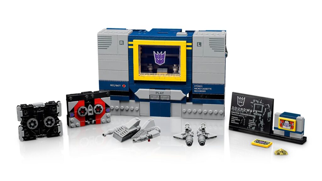 LEGO Transformers Soundwave transformed