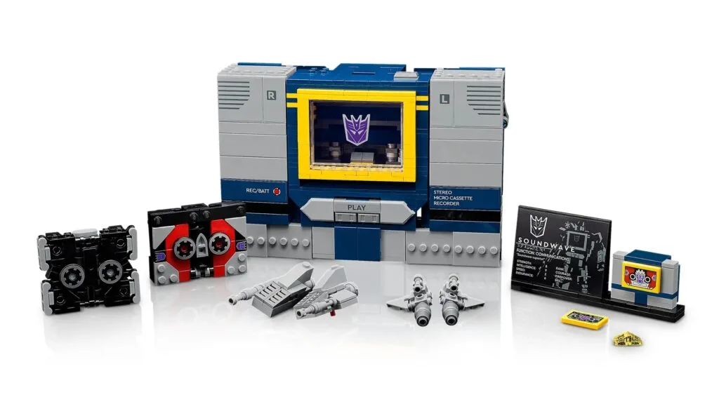 LEGO Transformers Soundwave transformed