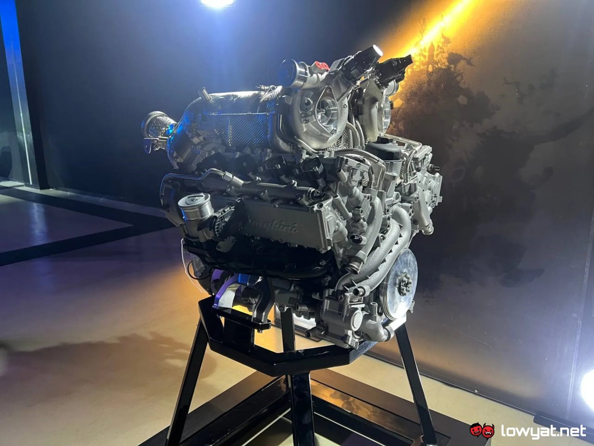 The V8 biturbo engine