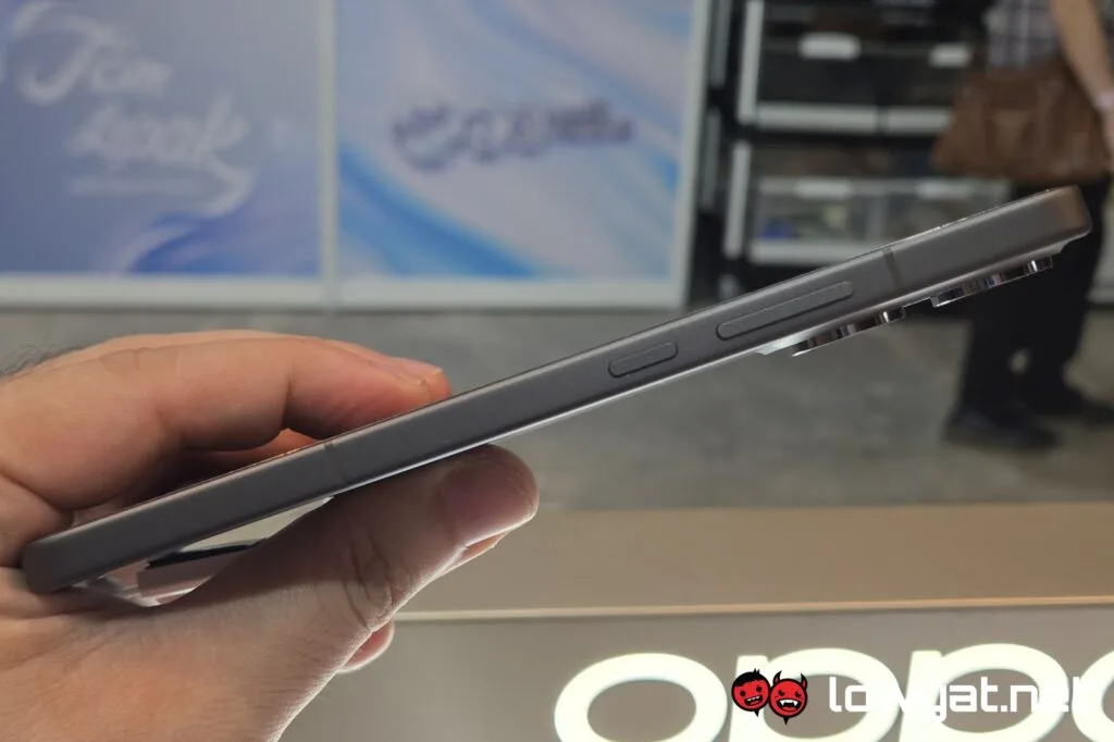 OPPO Reno14 Pro side