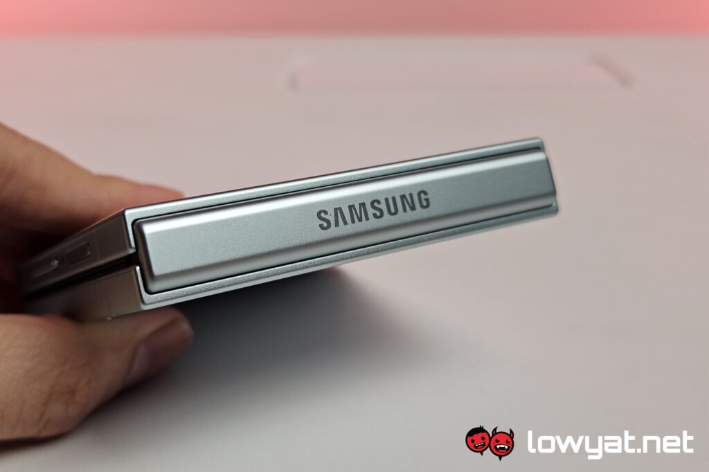Samsung Galaxy Z Flip7 spine