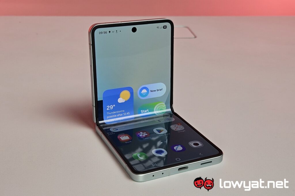 Samsung Galaxy Z Flip7 stand front
