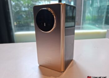 HONOR Magic V5