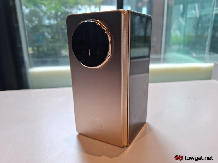 HONOR Magic V5