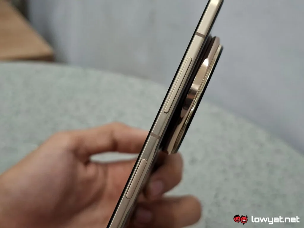 HONOR Magic V5