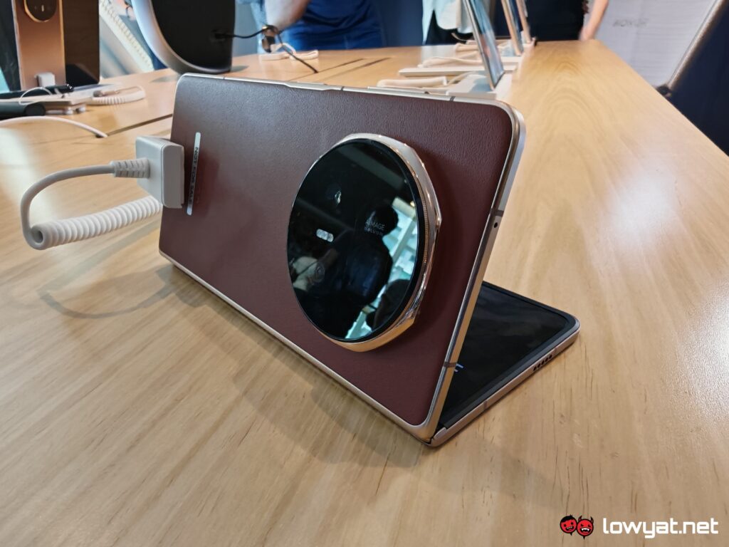 HONOR Magic V5