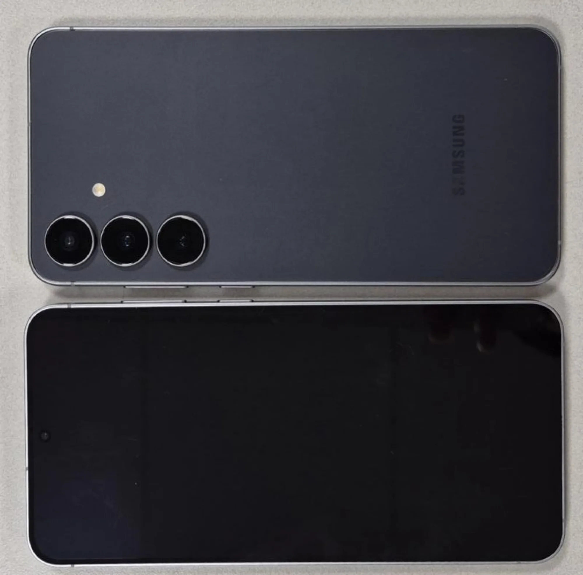 Samsung Galaxy S25 FE live image