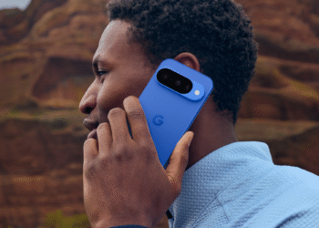 Google Pixel 10 - Lifestyle Indigo