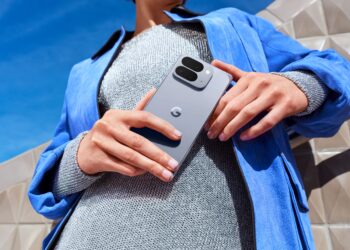 Google-Pixel-10-Pro-Fold-Lifestyle-1