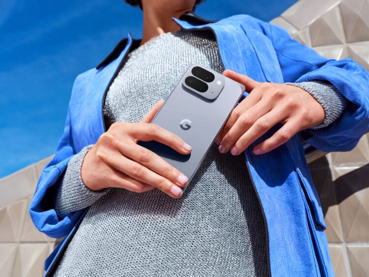 Google-Pixel-10-Pro-Fold-Lifestyle-1