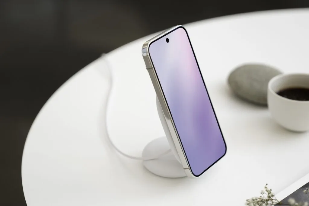 Google Pixelsnap Charger With Stand Lifestyle