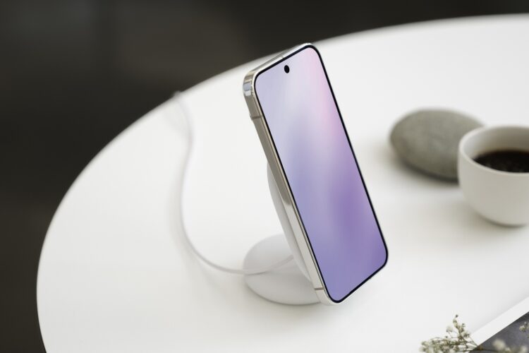 Google Pixelsnap Charger With Stand Lifestyle