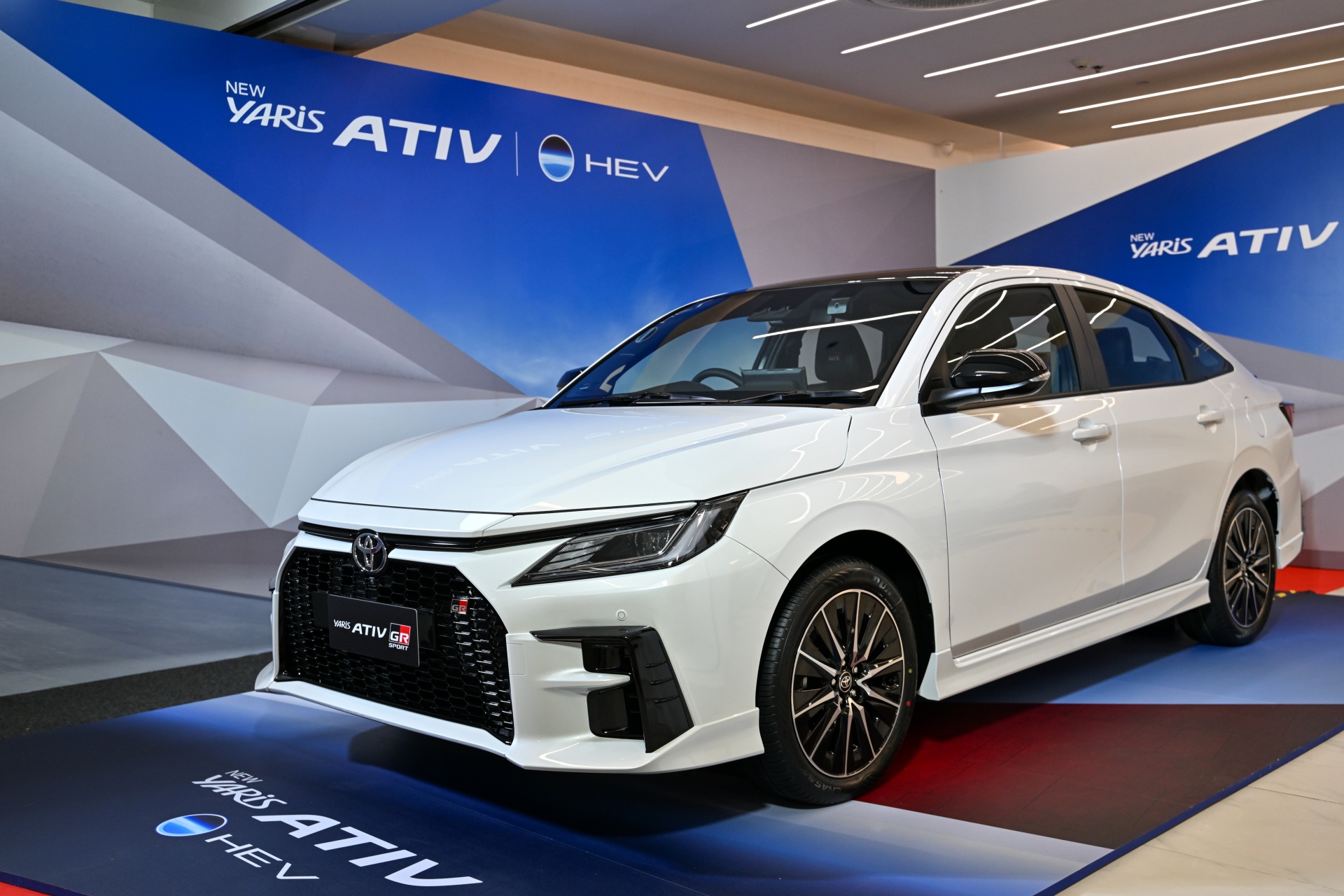 Toyota Vios Hybrid (Yaris Ativ) Debuts in Thailand