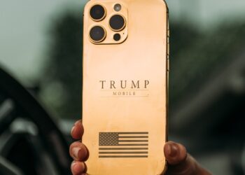 Trump Mobile T1 Phone photoshop 1