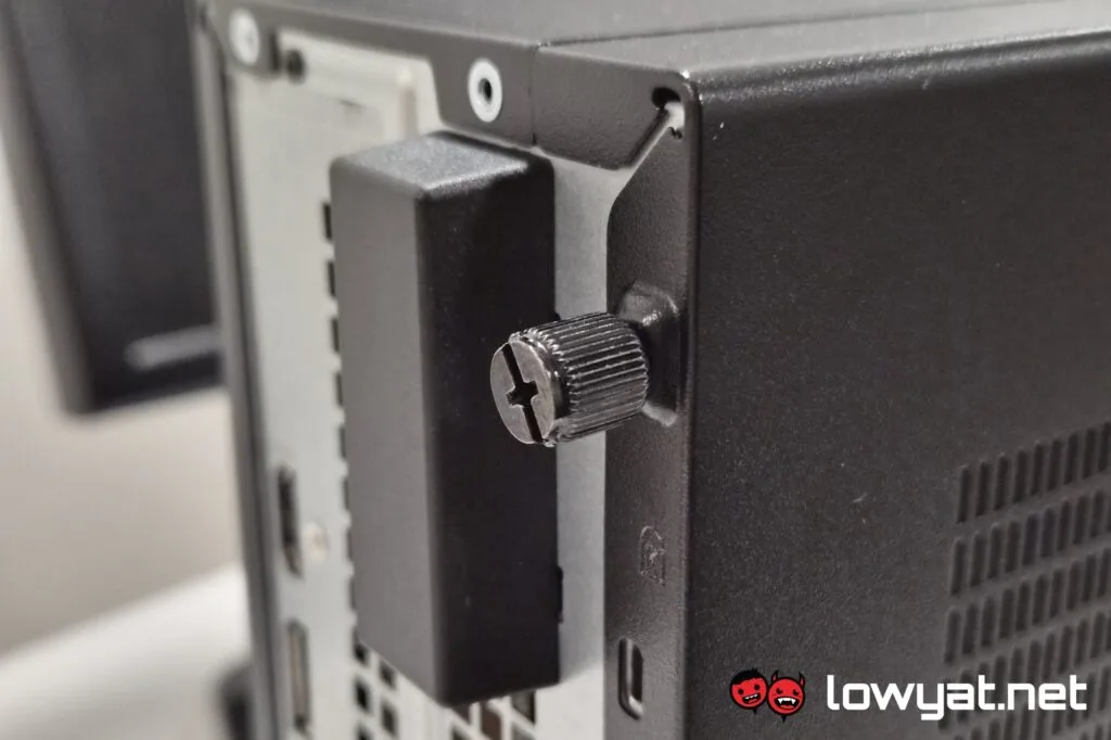 ASUS ExpertCentre P500SV toolless screw