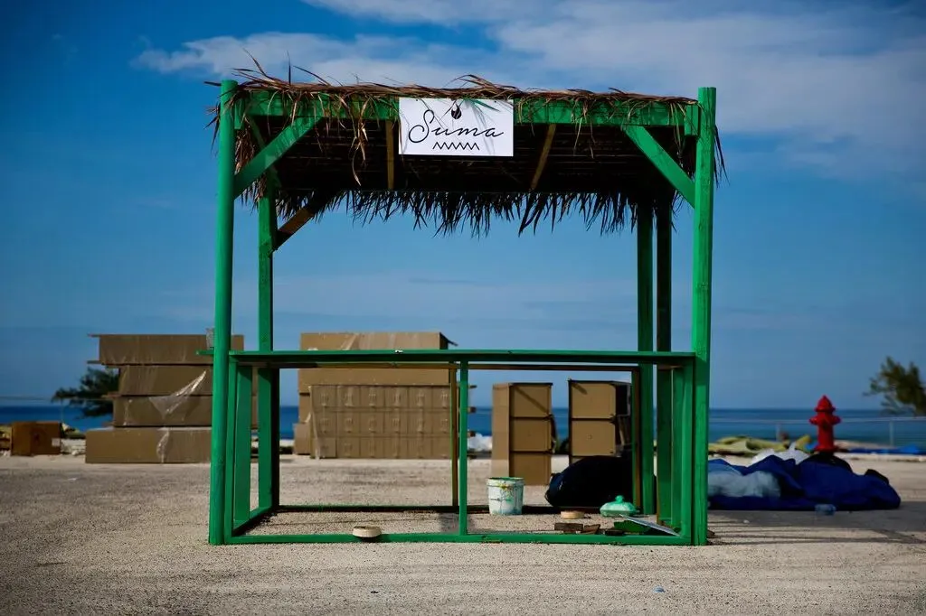 Limewire Now Owns The Rights To Fyre Festival 2 fyre-festival-remnants-1
