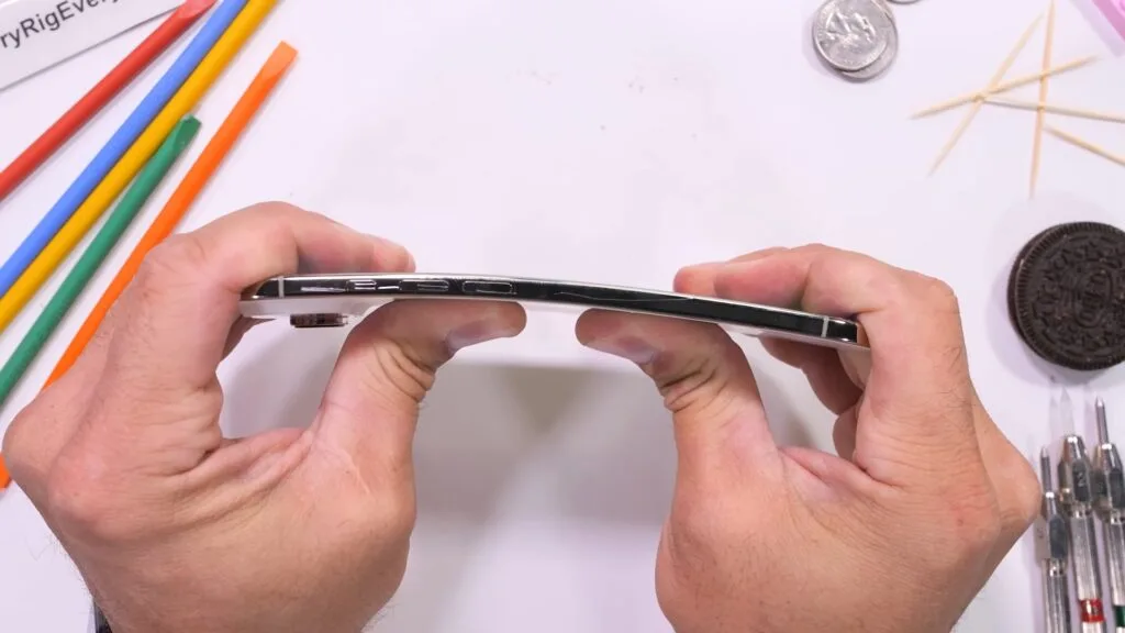 iPhone Air bend