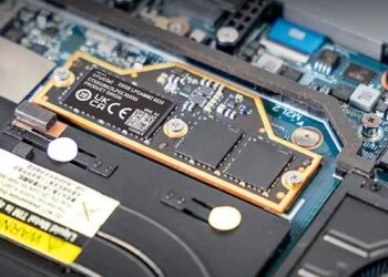 Crucial-LPCAMM2-8533MTs-form-factor-1