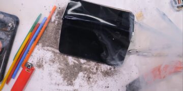 Jerryrigseverything-google-pixel-10-pro-fold-explosion-1