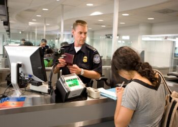 US Customs and Border Protection Agent Image