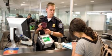 US Customs and Border Protection Agent Image