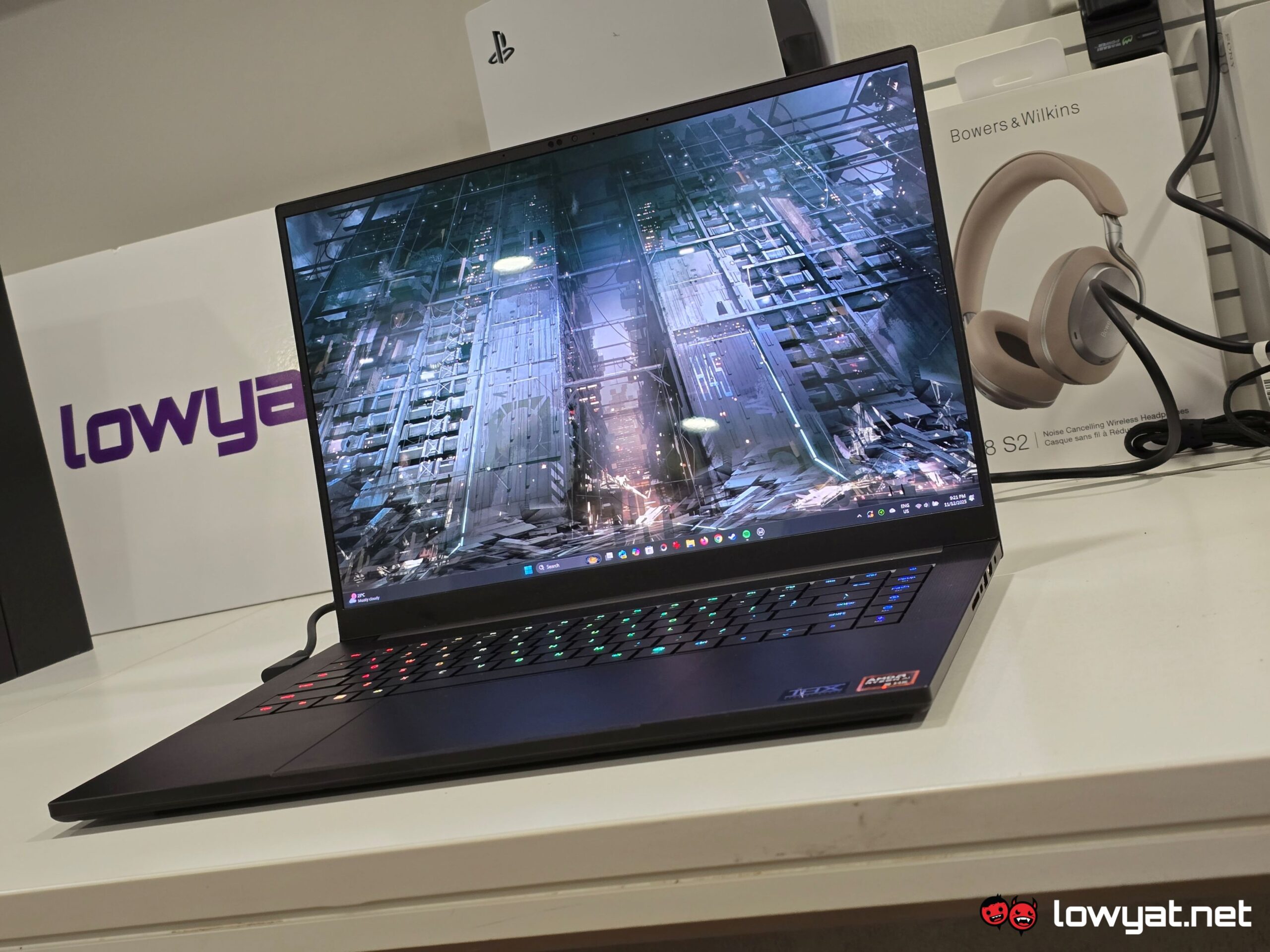 Razer Blade 16 2025 Review: A Premium Package Of Clunkiness