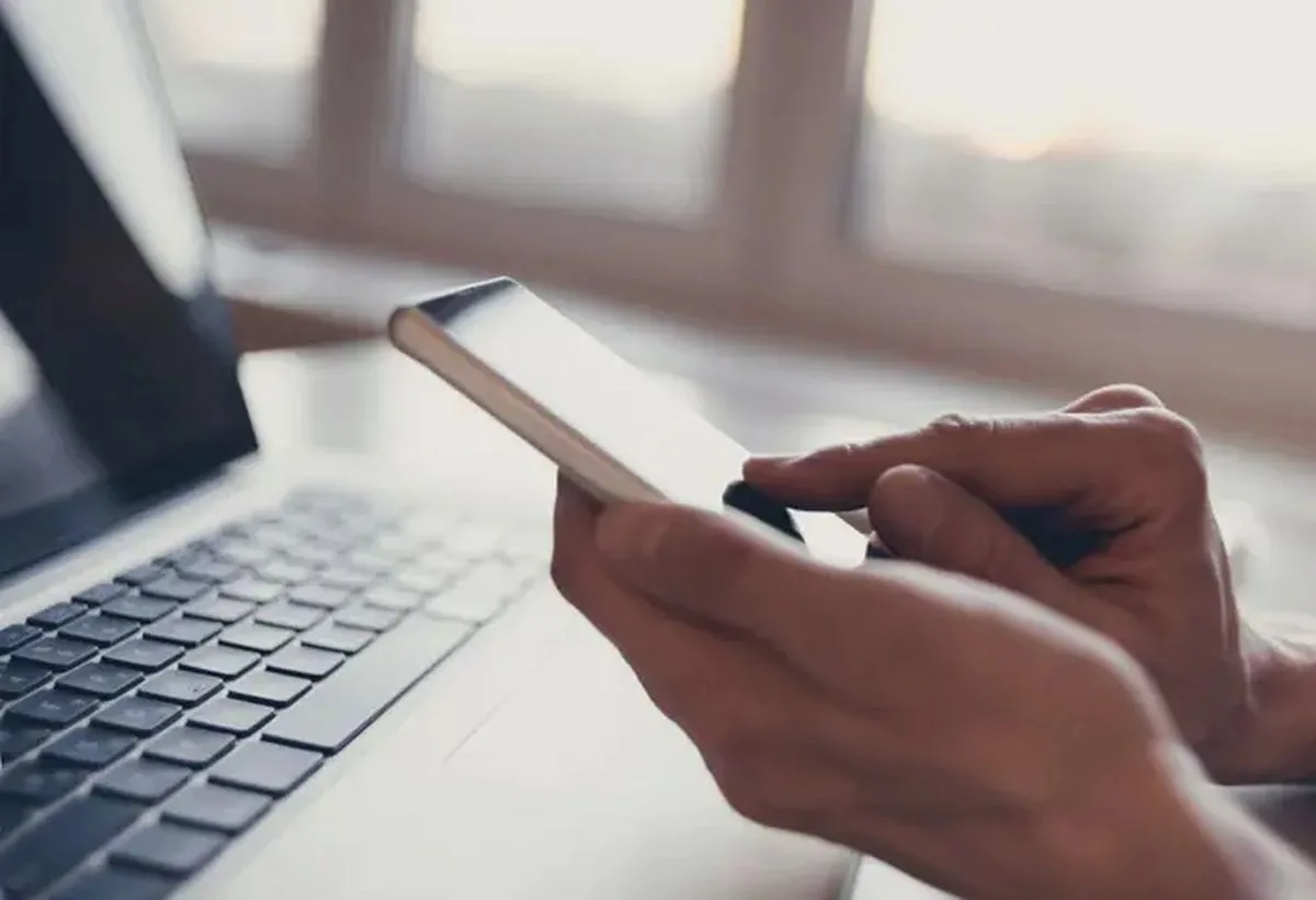 Stock-photo-going-online-study-1