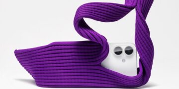 Apple Issey Miyake iPhone Pocket