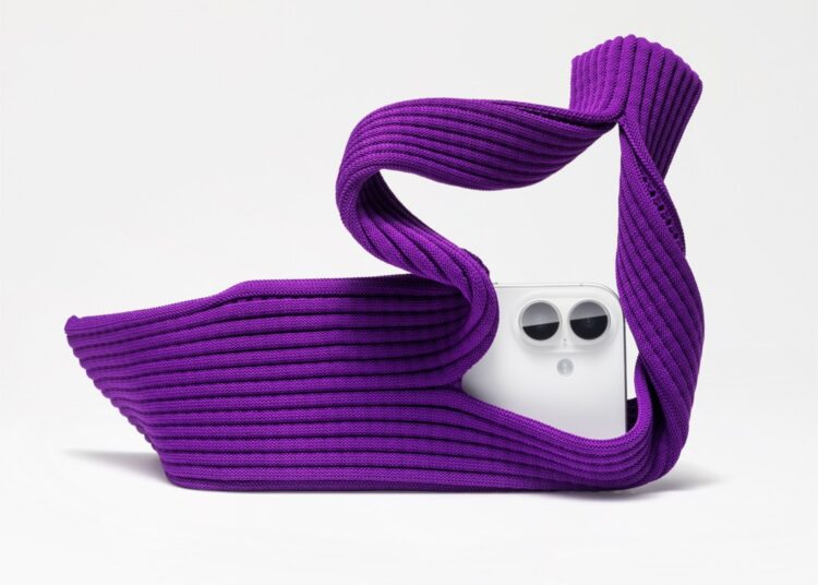 Apple Issey Miyake iPhone Pocket