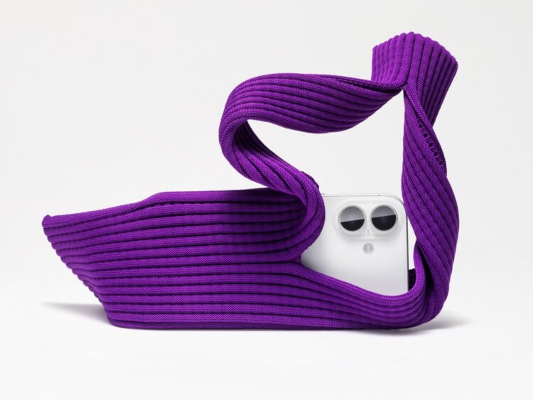 Apple Issey Miyake iPhone Pocket