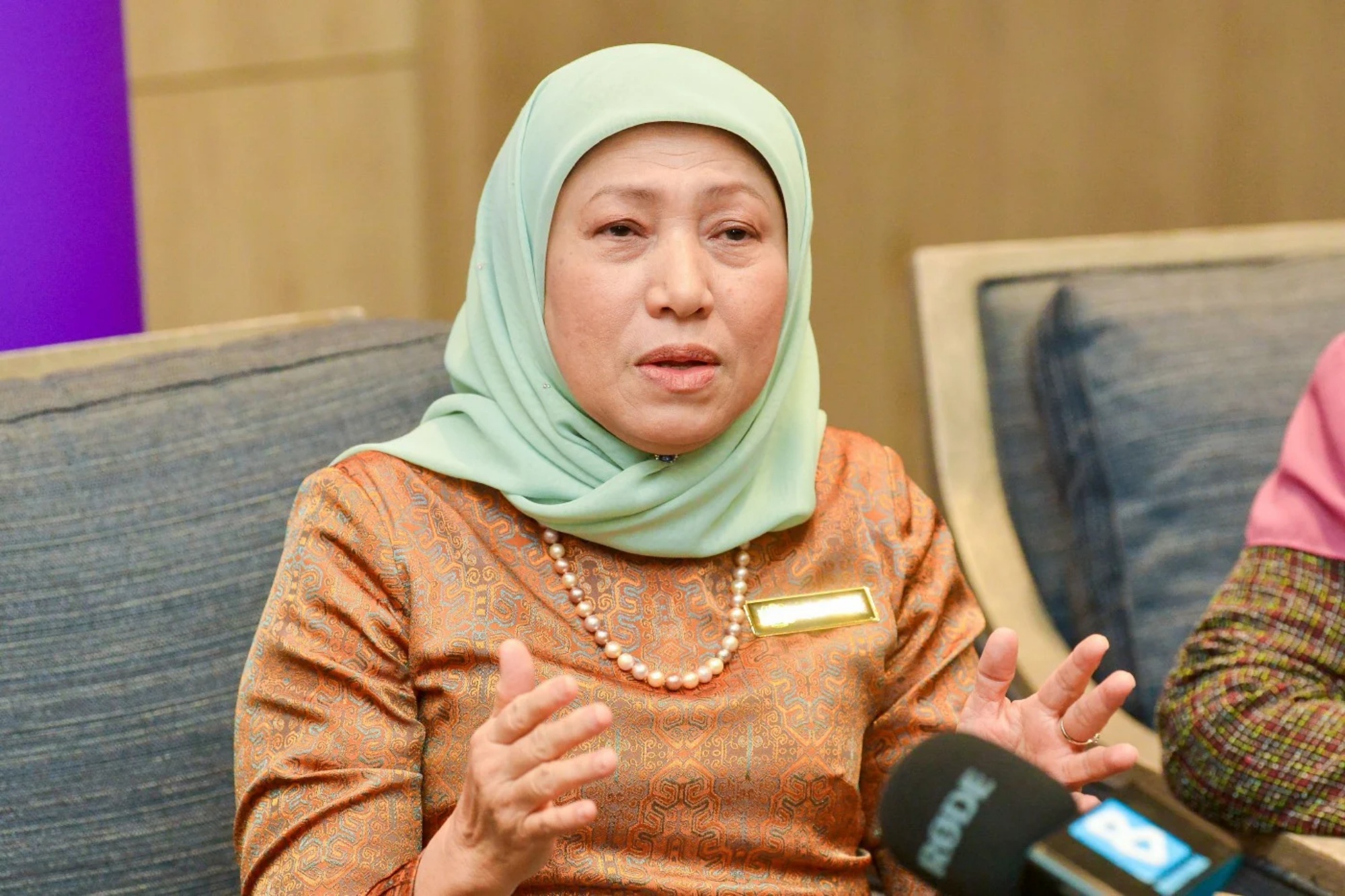 govt mulls banning roblox omi