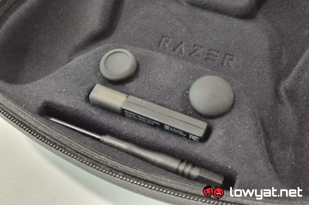 Razer Raiju V3 Pro extras in case