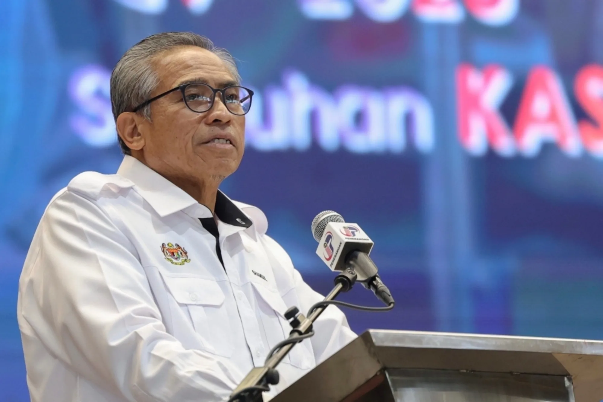 govt relaxes dress code rules for emergencies