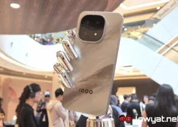 iQOO 15 back