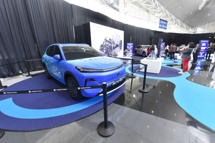 proton emas 7 hybrid showcase